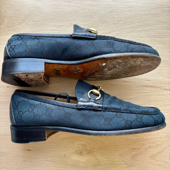 Gucci Men's Black Loafers with Gold Detailing - Picture 5 of 13